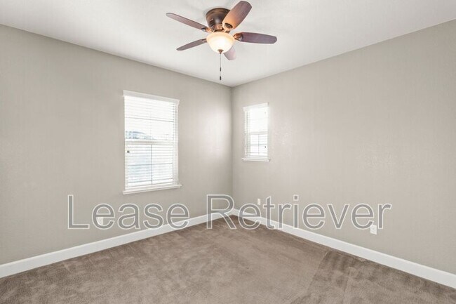 Building Photo - 479 W Esplanade Dr
