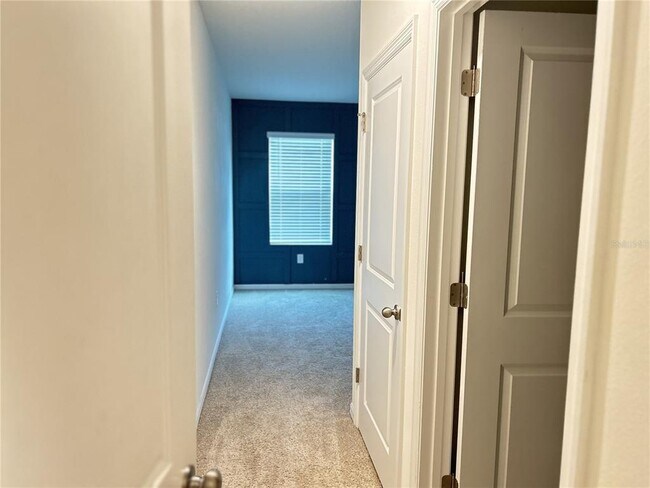 Building Photo - 4965 NE 14th Pl