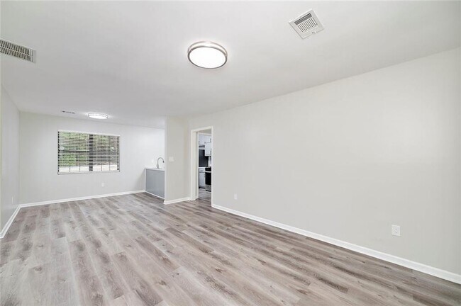 Building Photo - 355 Santa Fe Trail