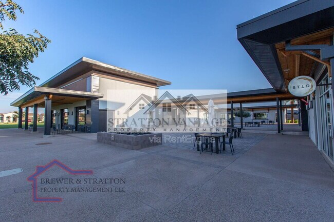 Building Photo - 9638 E Tesla Ave