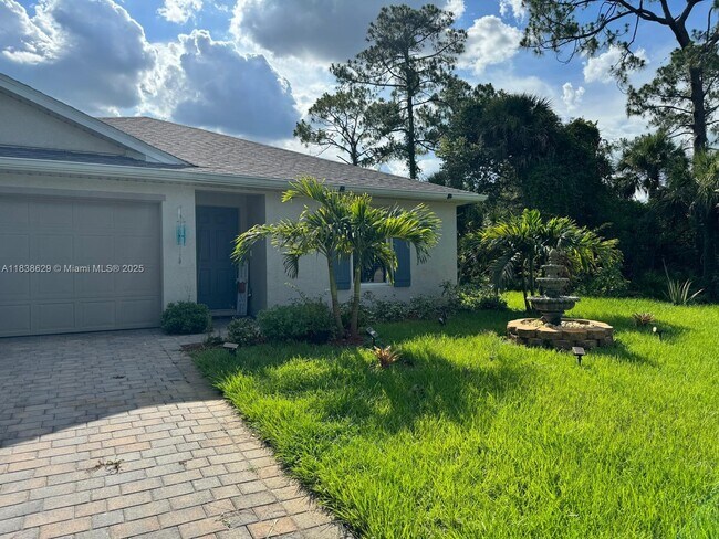 Building Photo - 3033 N Lakewood Rd