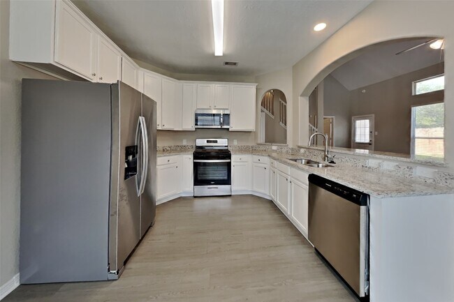 Building Photo - 8000 N Tarrytown Crossing Dr