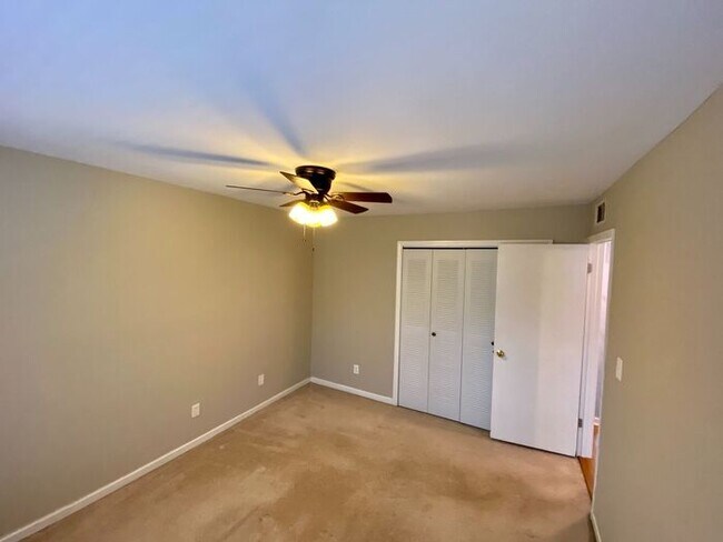 Building Photo - 1416 Foxhall Ln SE