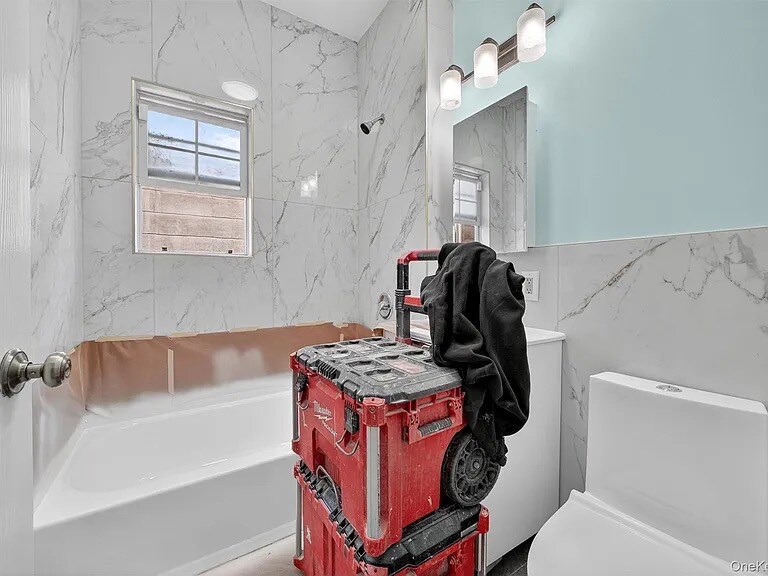 Building Photo - 636 Throgs Neck Expy