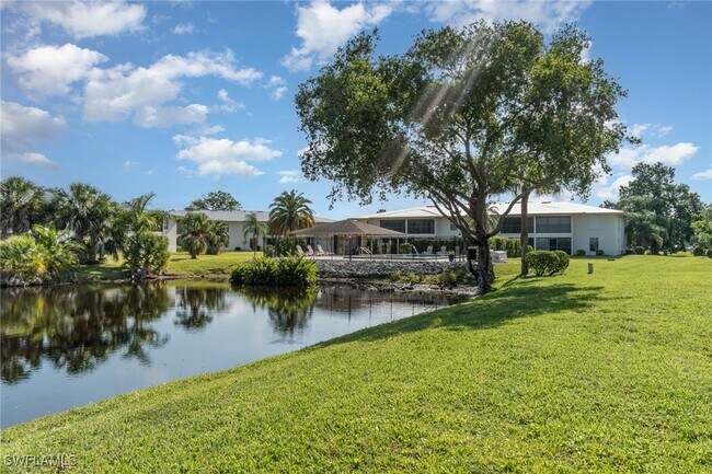 Building Photo - 135 Cypress Way E