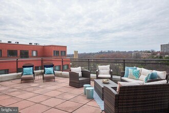 Building Photo - 1011 Arlington Blvd