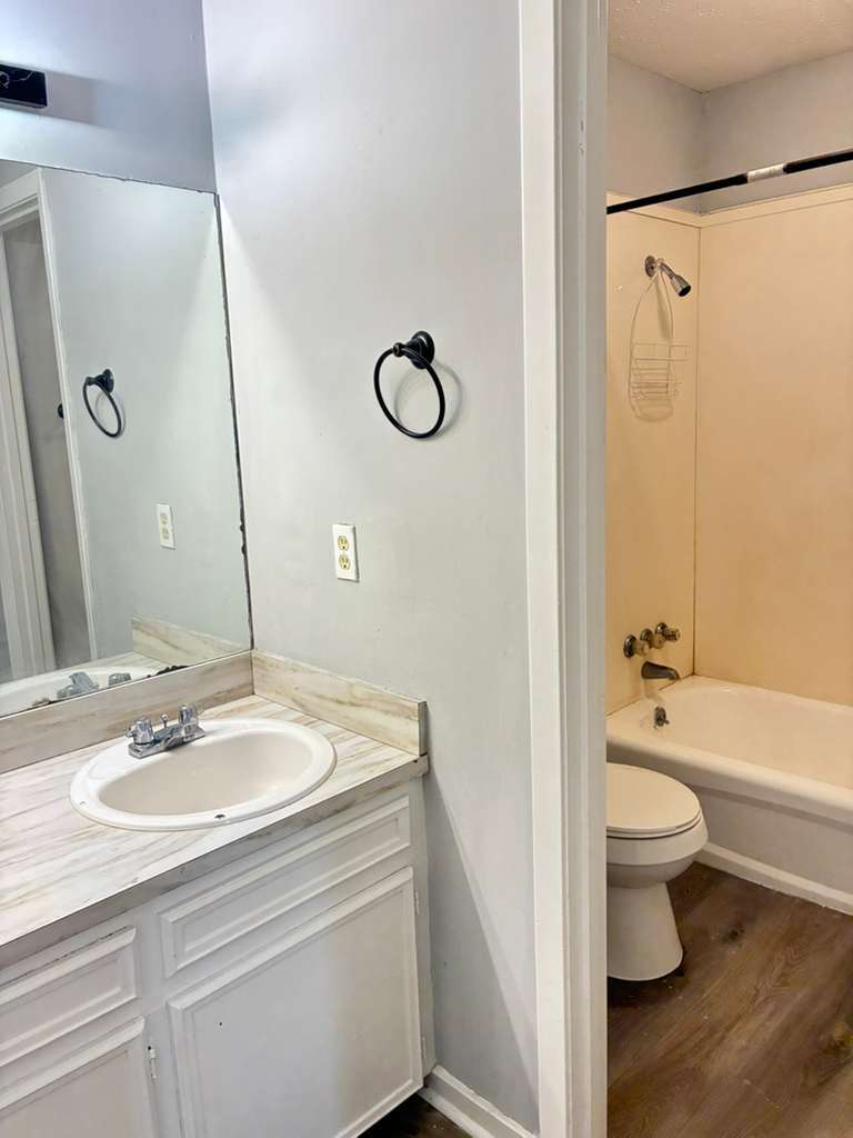 Building Photo - 560 Woodland Hills Pl