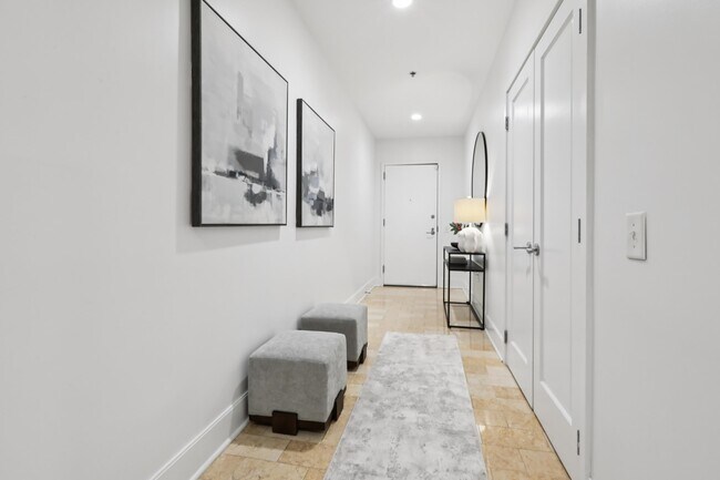 Building Photo - 1025 Maxwell Ln