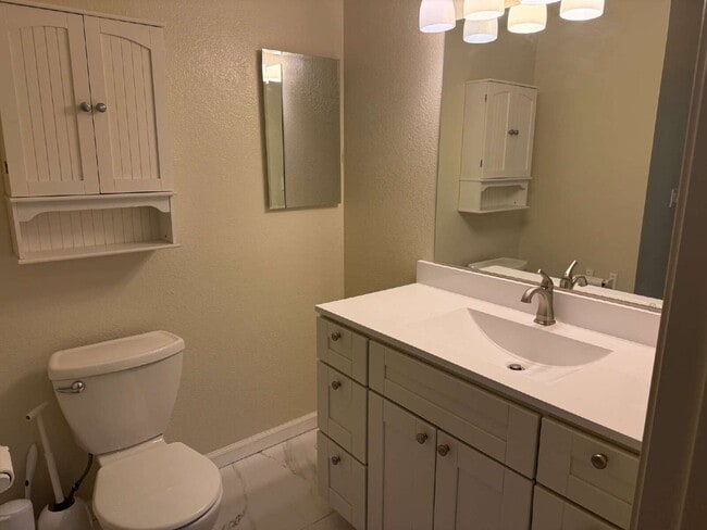 Building Photo - Remodeled Condo