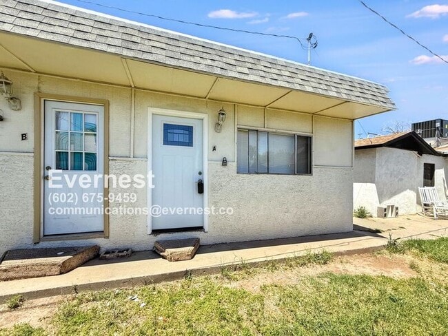 Building Photo - 2525 E Willetta St