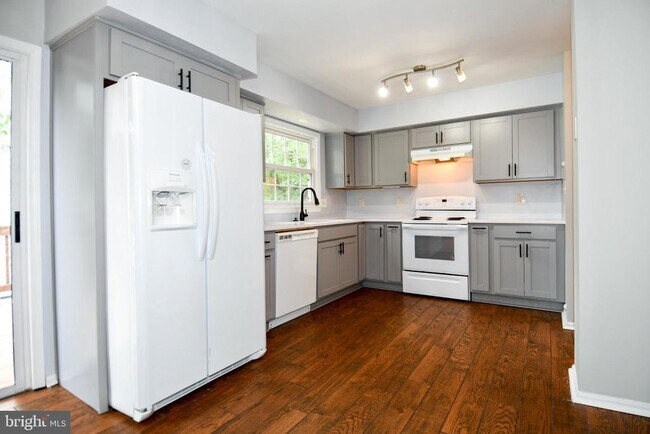 Building Photo - 13216 Country Ridge Dr