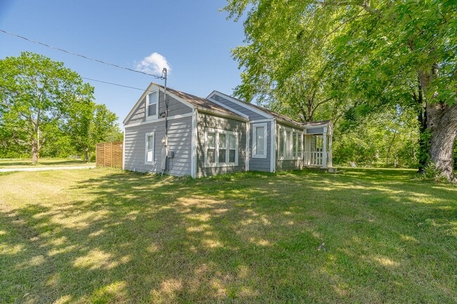 Building Photo - Fully Updated South Fay Home Near I-49! MU...
