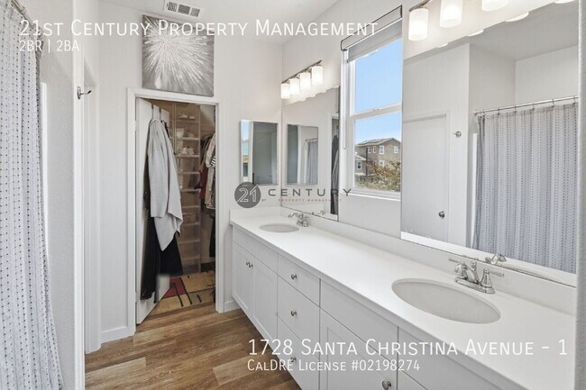 Building Photo - 1728 Santa Christina Ave