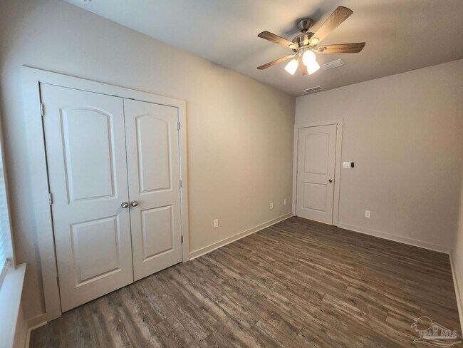 Building Photo - 106 S G St