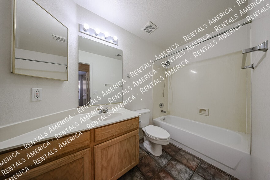 Building Photo - 3884 E Douglas Loop