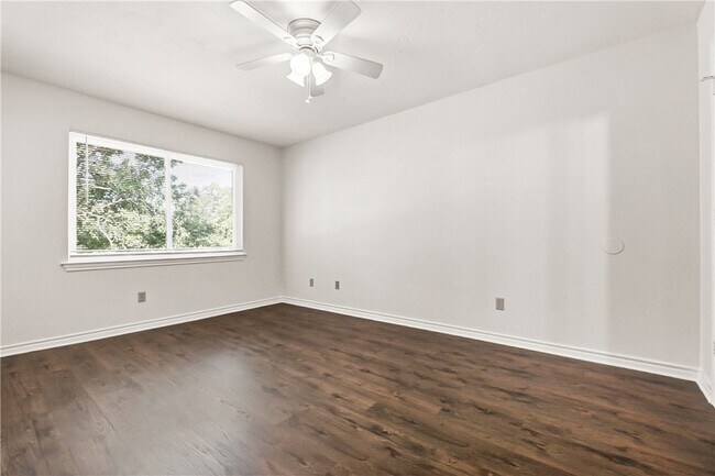 Building Photo - 1201 Autumn Cir