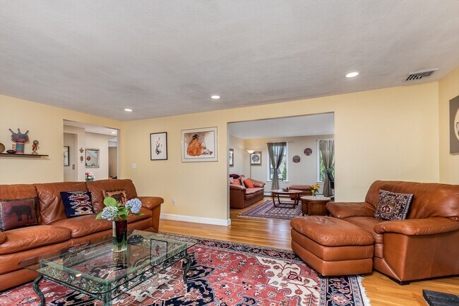 Building Photo - 8 Jackson Rd