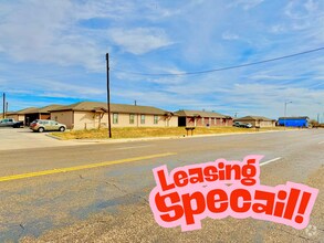 Building Photo - Leasing Special**  MOVE IN READY!