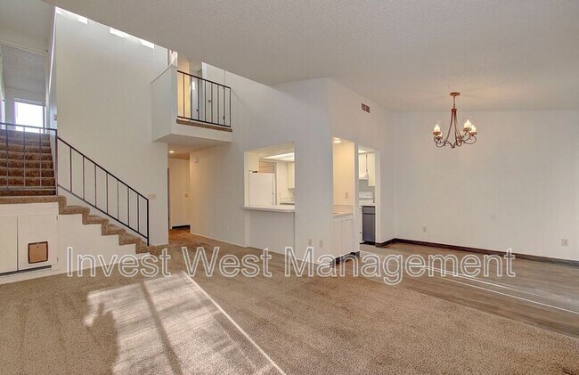 Building Photo - 8604 NE Mason Dr