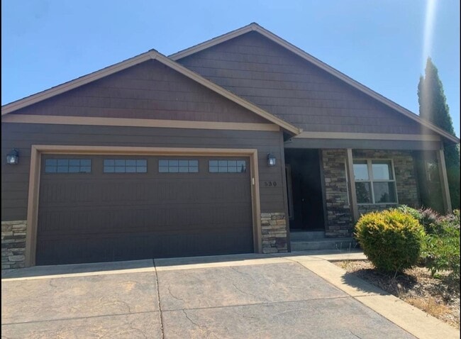 Building Photo - Beautiful East Medford 4 Bedroom 2 Bathroom Home