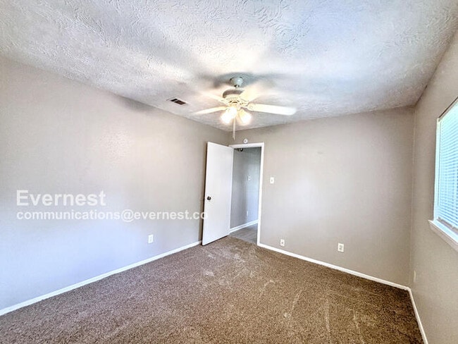 Building Photo - 203 Woodvale Dr