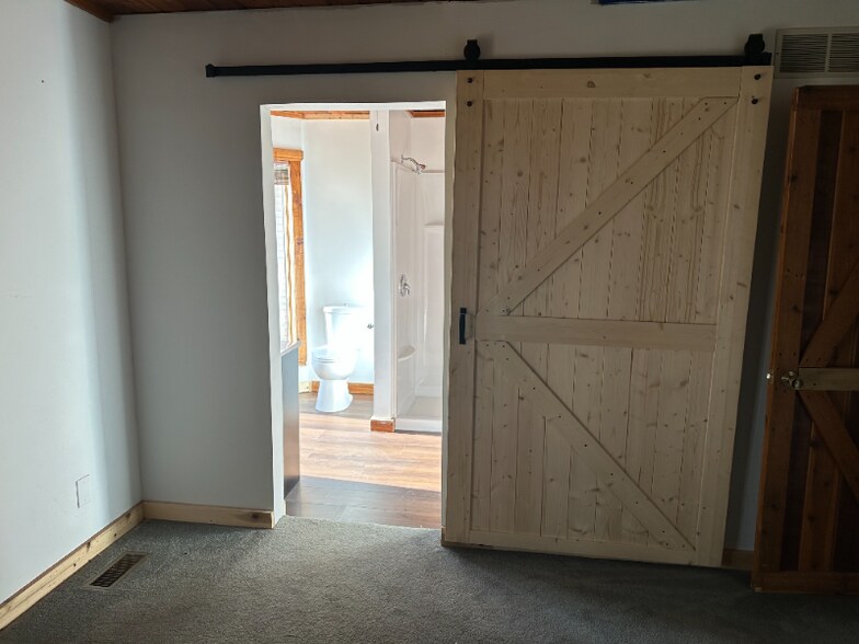 Building Photo - 5963 W Chadwick Rd