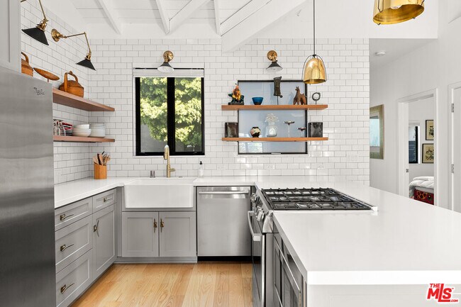 Building Photo - 723 Euclid St