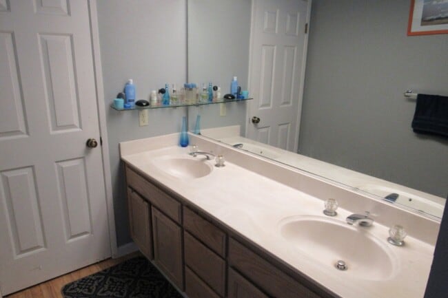 Building Photo - Beautiful 3 Bed/2.5 Bath Townhome