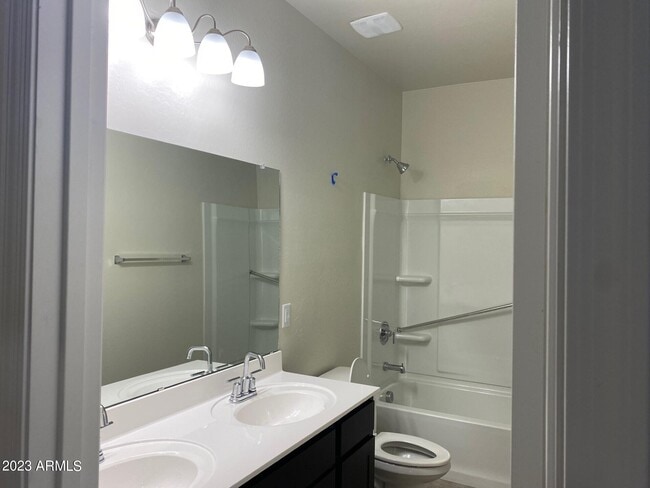 Building Photo - 1070 W Falls Canyon Dr
