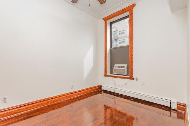 Building Photo - 1079 Broadway