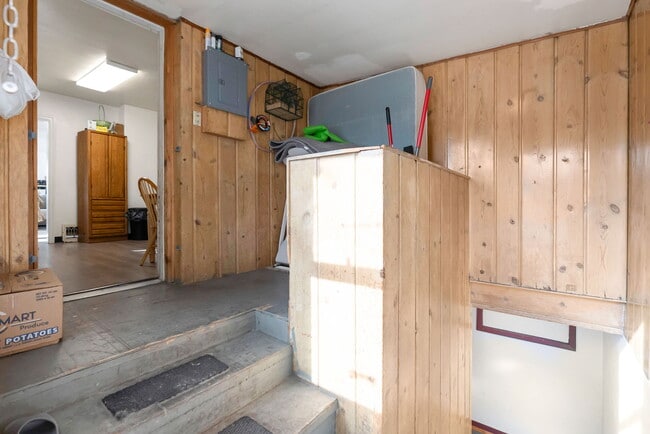 Building Photo - 654 N 100 E