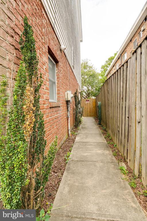 Building Photo - 2026 N Culpeper St