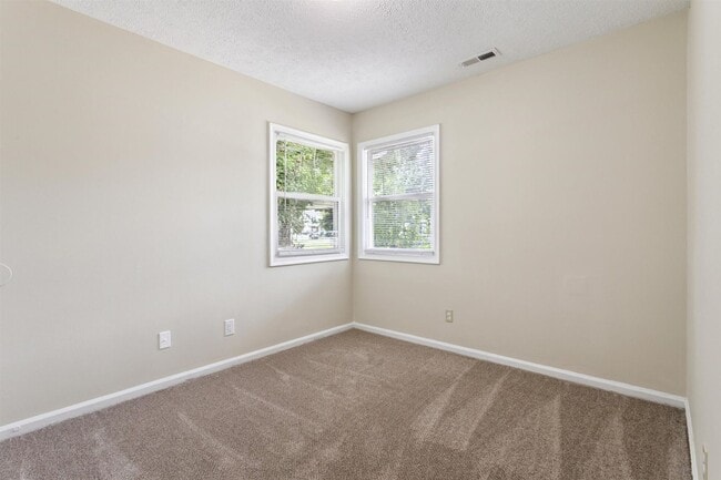 Building Photo - 4BR | 2 Full Baths | Downtown Newport News