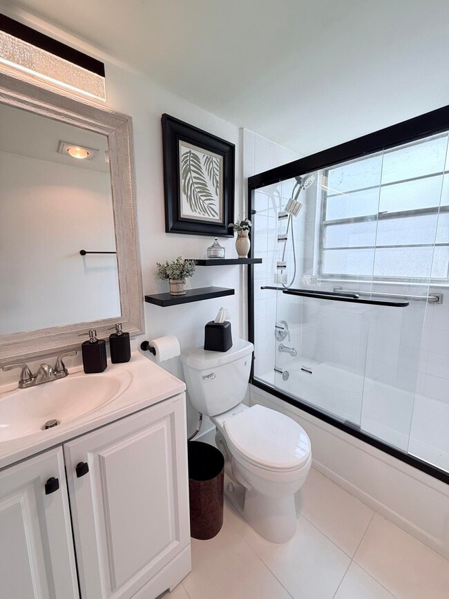 Building Photo - 402 Brighton J