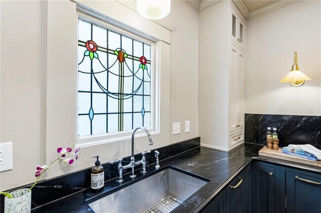 Building Photo - 95 Vannoy St SE