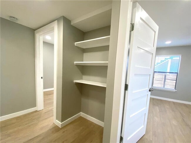 Building Photo - 6920 Bethune Ave