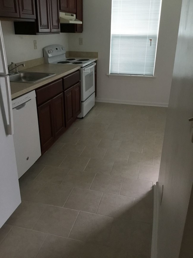 Building Photo - 8534-8554 Chesapeake Blvd
