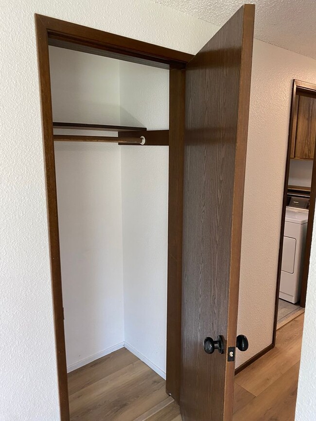Building Photo - 3bd/1 Ba Rambler in Spanaway