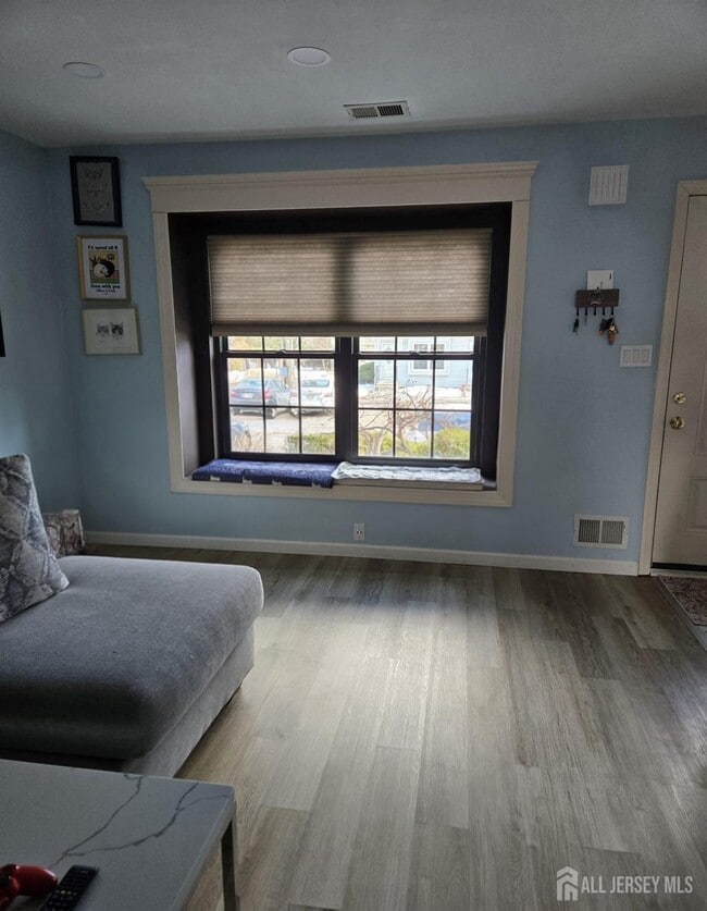 Building Photo - 115 Willett Ave