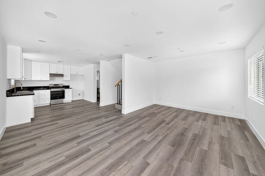Building Photo - 9614 Bartee Ave
