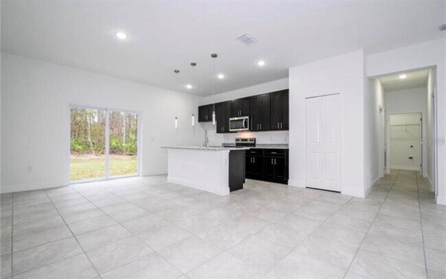 Building Photo - 2709 SW 155th Ln