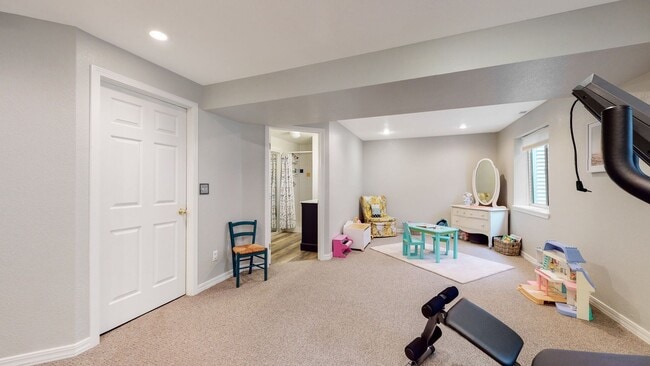 Building Photo - Stunning 3bd 3.5ba Home in the Mariana Butte Neighborhood