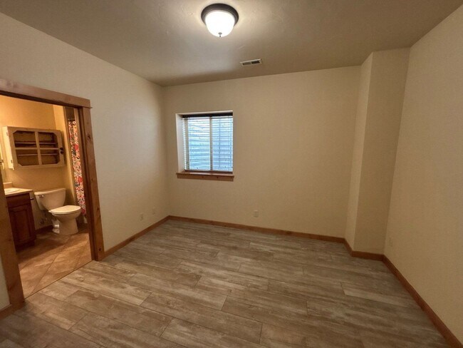 Building Photo - 2379 Abbey Ct