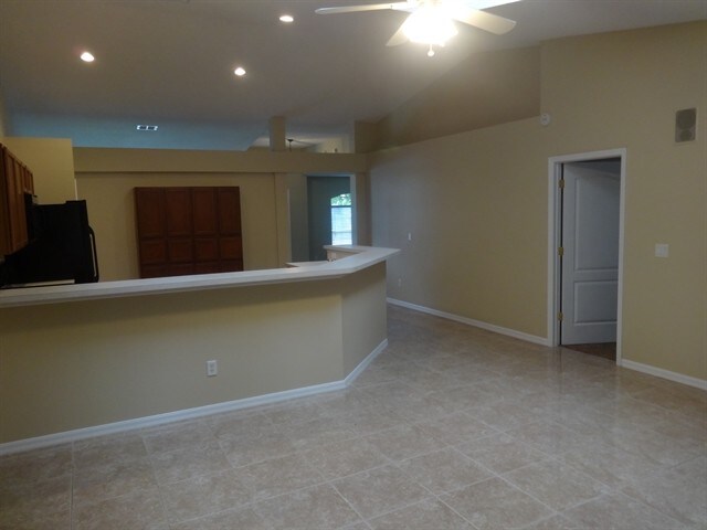 Building Photo - 9640 Clinton Corners Dr