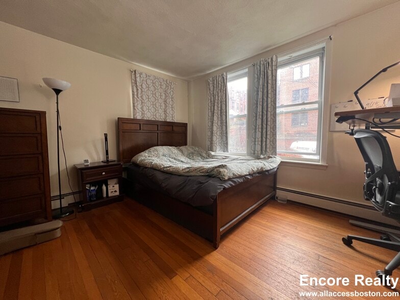 Building Photo - 318 Tappan St