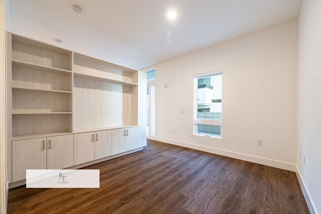 Building Photo - Modern 1-Bedroom Condo with Rooftop Amenities in Pasadena