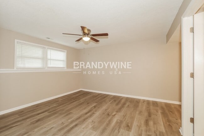 Building Photo - 4905 N White Ave