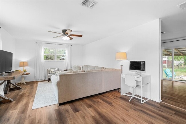 Building Photo - 617 Johnson St