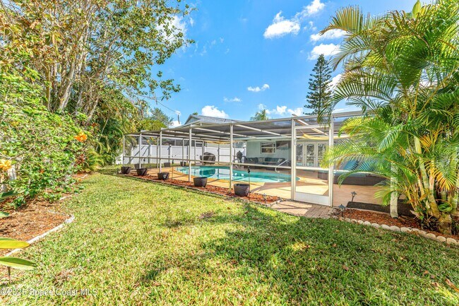 Building Photo - 113 Las Palmas
