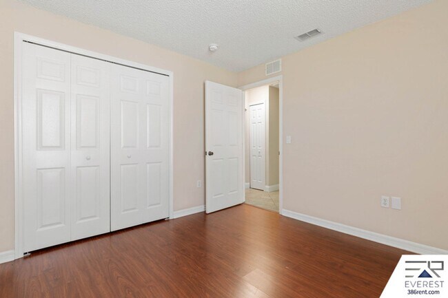 Building Photo - FULLY FENCED 3/2/2 IN THE HEART OF PALM COAST